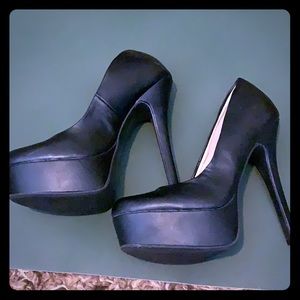 Olsenboye Heels. Size 7